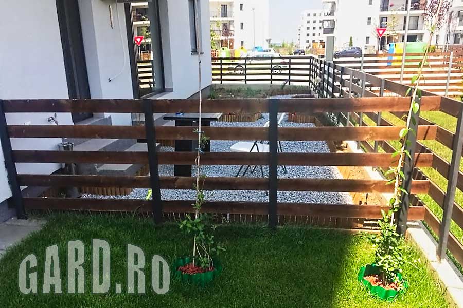 Gard.ro - modele garduri - gard lemn complex rezidential